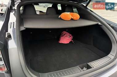 Лифтбек Tesla Model S 2020 в 