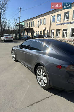 Лифтбек Tesla Model S 2015 в 