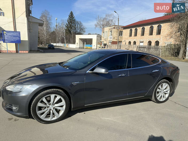 Ліфтбек Tesla Model S 2015 в Хмельницькому фото 4 Ліфтбек Tesla Model S 2015 в Хмельницькому