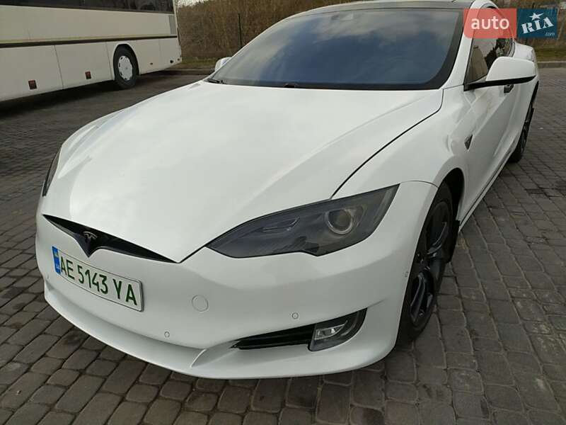 Ліфтбек Tesla Model S 2016 в Кам'янському