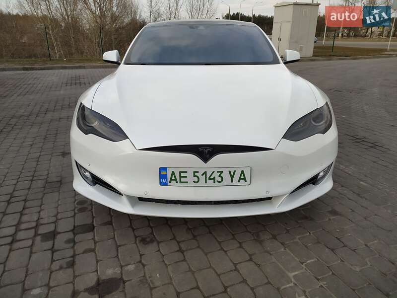 Ліфтбек Tesla Model S 2016 в Кам'янському