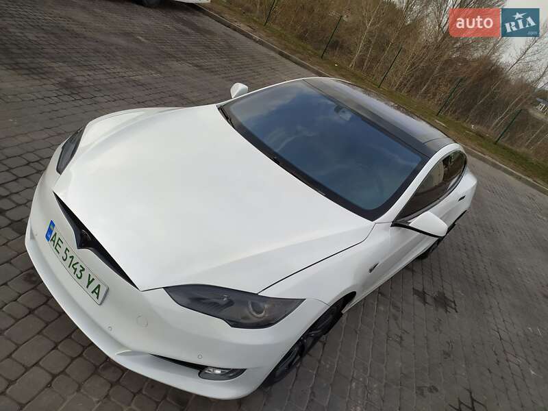 Ліфтбек Tesla Model S 2016 в Кам'янському