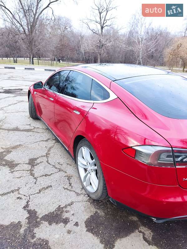 Ліфтбек Tesla Model S 2016 в Запоріжжі
