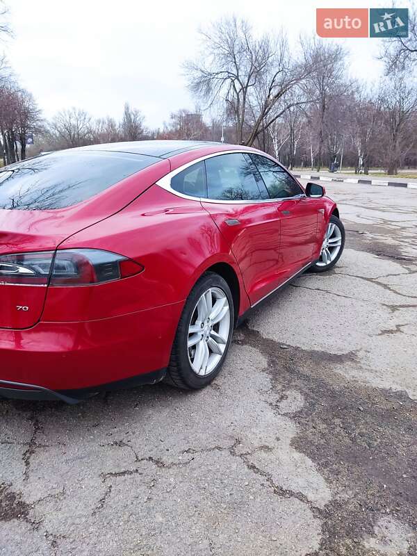 Ліфтбек Tesla Model S 2016 в Запоріжжі