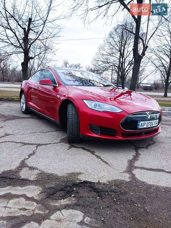 Ліфтбек Tesla Model S 2016 в Запоріжжі