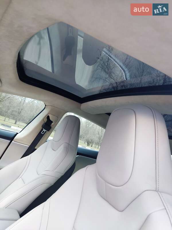 Ліфтбек Tesla Model S 2016 в Запоріжжі
