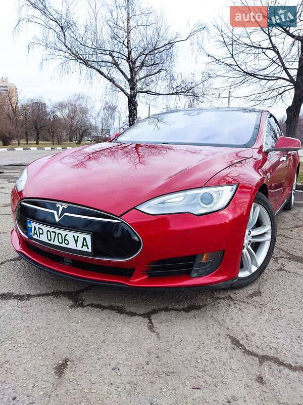 Ліфтбек Tesla Model S 2016 в Запоріжжі