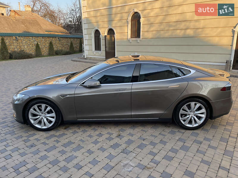 Ліфтбек Tesla Model S 2015 в Вінниці