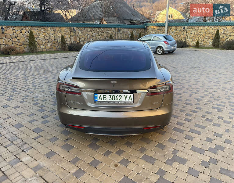 Ліфтбек Tesla Model S 2015 в Вінниці