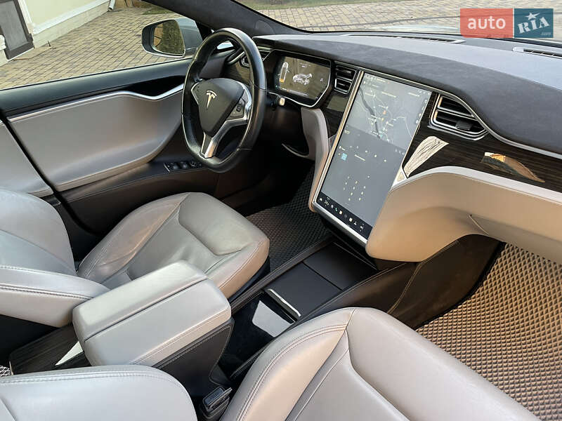 Ліфтбек Tesla Model S 2015 в Вінниці