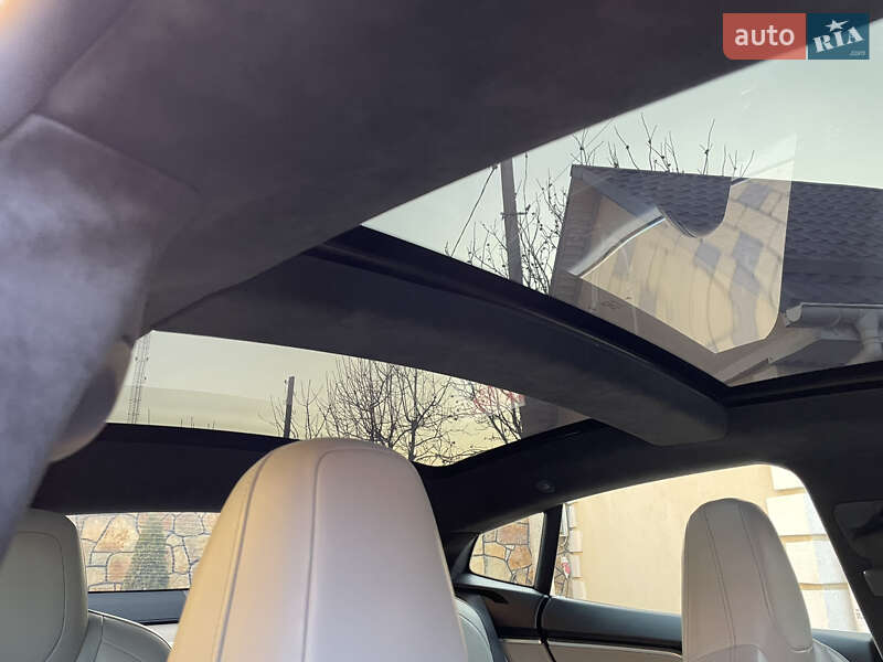 Ліфтбек Tesla Model S 2015 в Вінниці