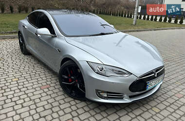 Tesla Model S 2015