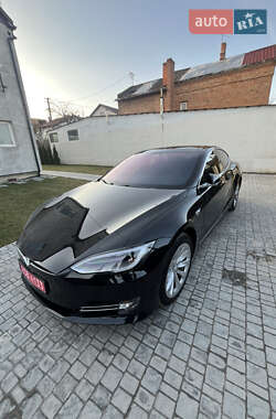 Лифтбек Tesla Model S 2017 в 