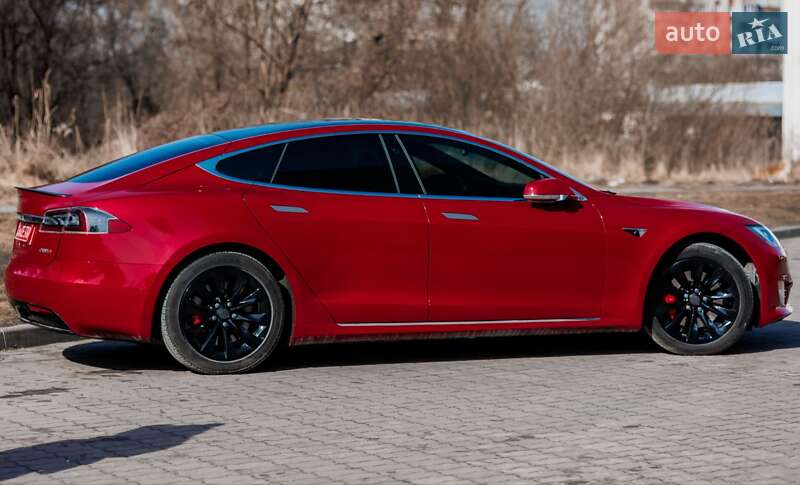 Лифтбек Tesla Model S 2019 в Львове