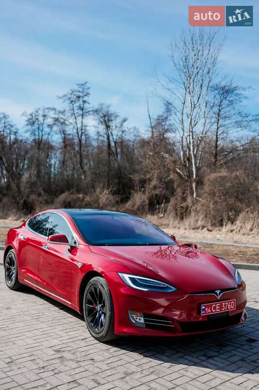 Лифтбек Tesla Model S 2019 в Львове