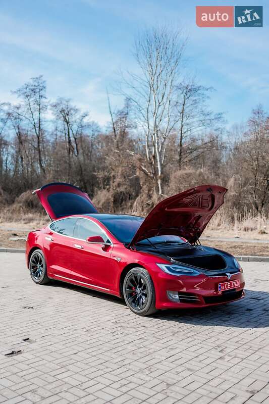 Лифтбек Tesla Model S 2019 в Львове
