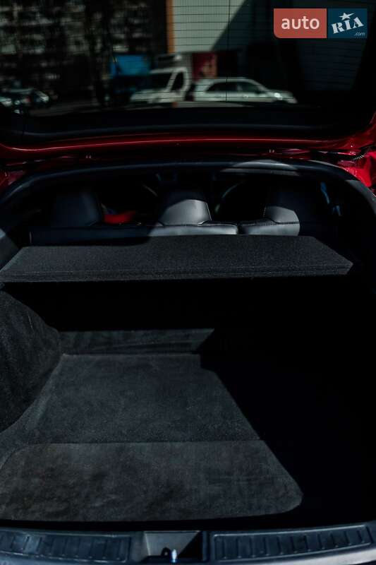 Лифтбек Tesla Model S 2019 в Львове