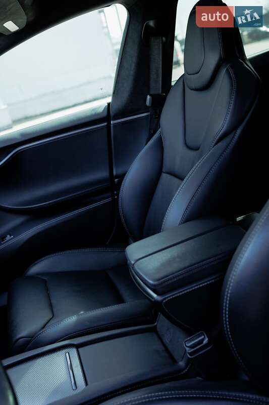 Лифтбек Tesla Model S 2019 в Львове