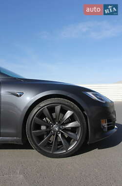 Ліфтбек Tesla Model S 2020 в 