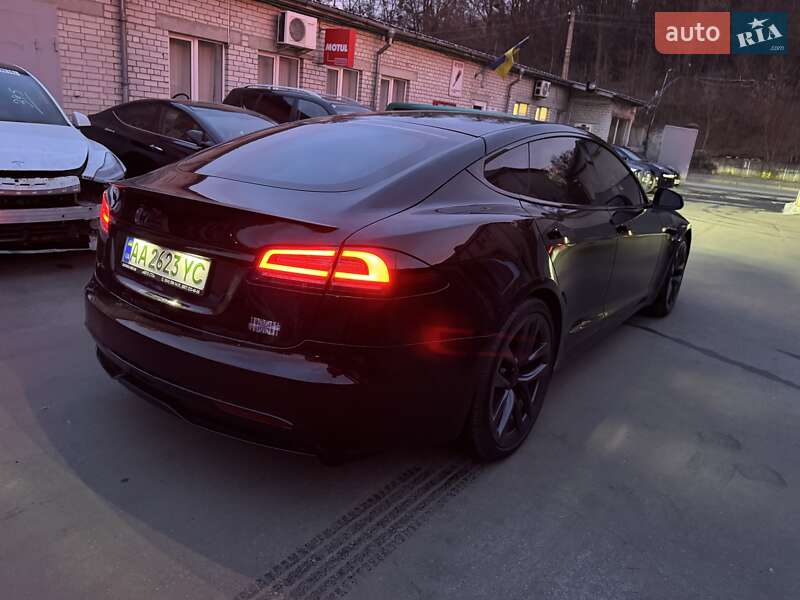 Лифтбек Tesla Model S 2021 в Киеве