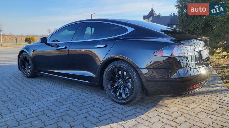 Лифтбек Tesla Model S 2016 в Коломые