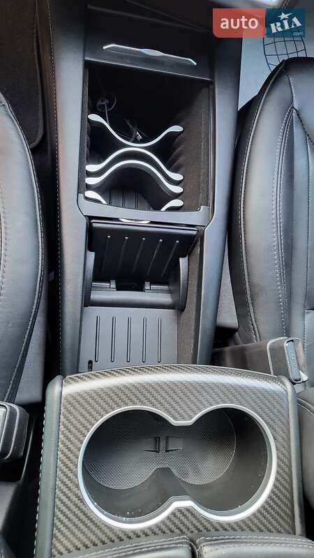 Лифтбек Tesla Model S 2016 в Коломые