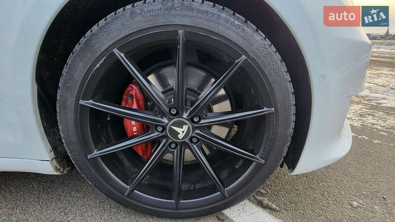 Ліфтбек Tesla Model S 2018 в Києві