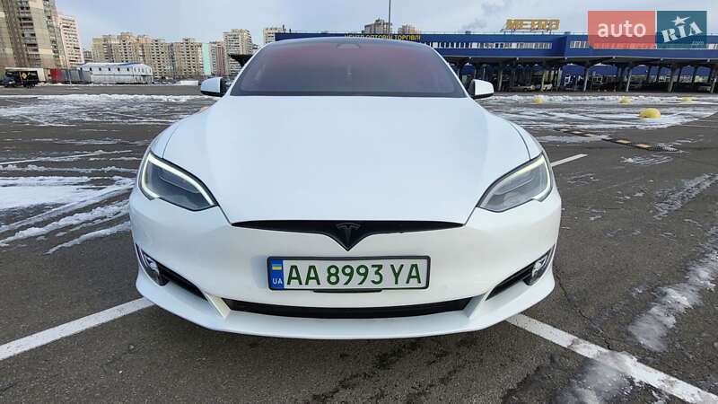 Ліфтбек Tesla Model S 2018 в Києві