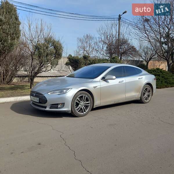 Ліфтбек Tesla Model S 2013 в Кривому Розі
