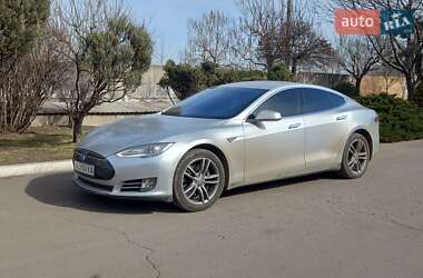 Лифтбек Tesla Model S 2013 в 