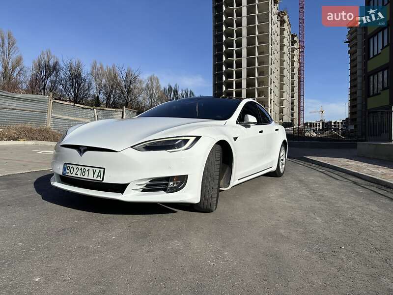 Ліфтбек Tesla Model S 2016 в Тернополі