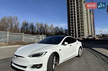 Лифтбек Tesla Model S 2016 в 