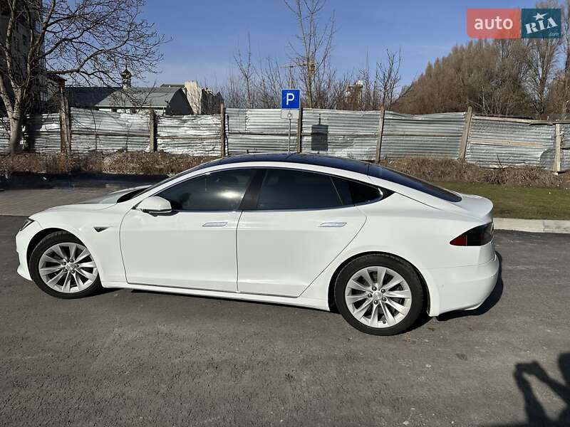 Ліфтбек Tesla Model S 2016 в Тернополі