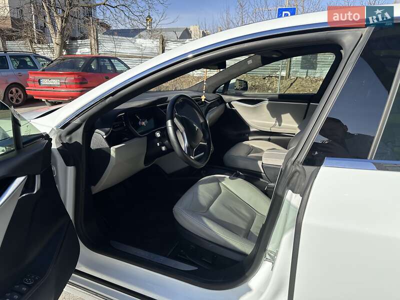 Ліфтбек Tesla Model S 2016 в Тернополі