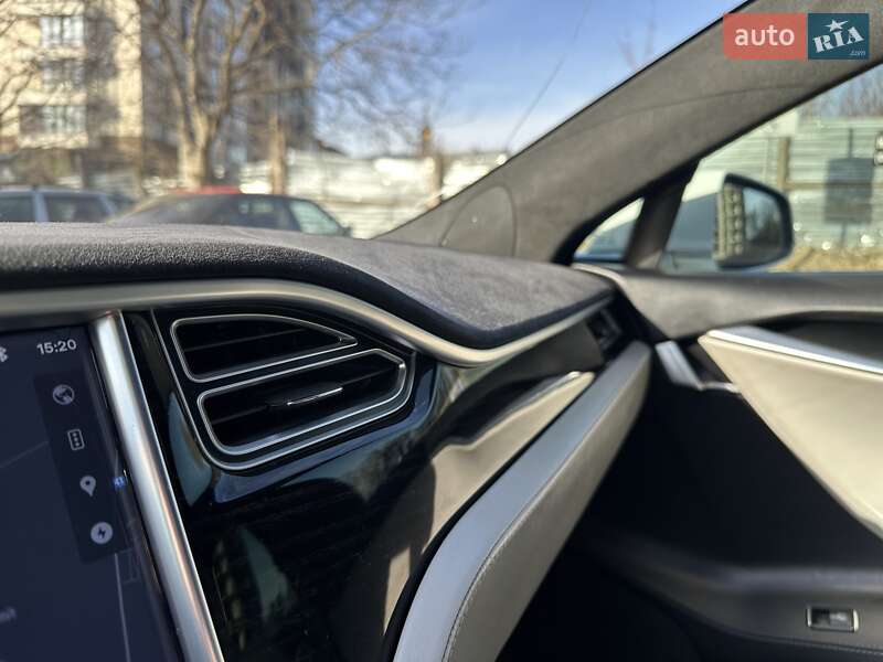 Ліфтбек Tesla Model S 2016 в Тернополі