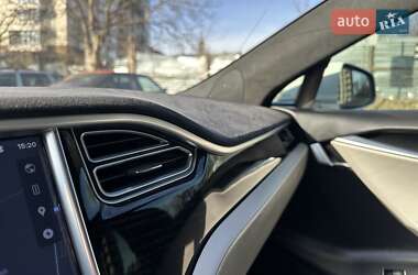 Лифтбек Tesla Model S 2016 в 
