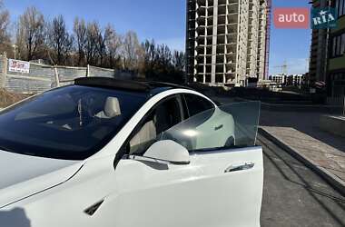 Лифтбек Tesla Model S 2016 в 