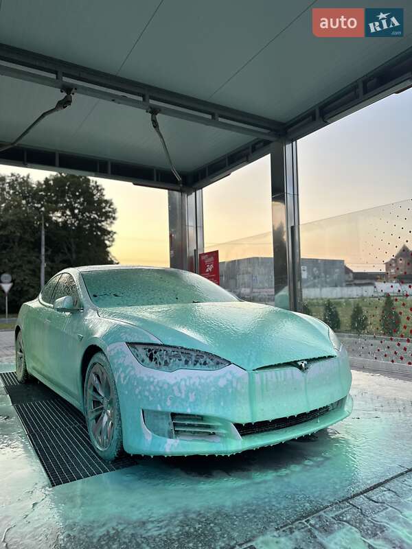 Ліфтбек Tesla Model S 2016 в Тернополі