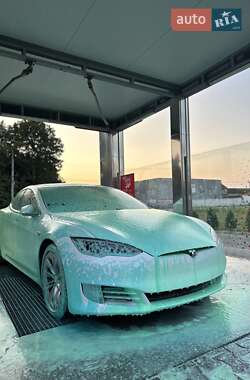 Лифтбек Tesla Model S 2016 в 
