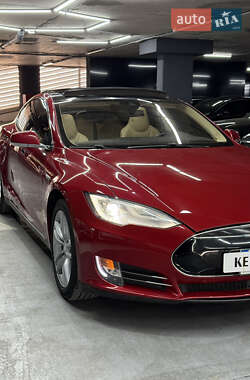 Лифтбек Tesla Model S 2014 в 