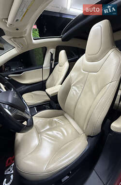 Лифтбек Tesla Model S 2014 в 