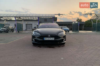 Лифтбек Tesla Model S 2017 в 