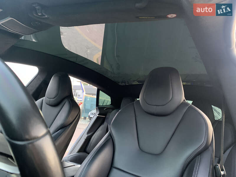 Ліфтбек Tesla Model S 2017 в Сарнах
