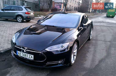 Ліфтбек Tesla Model S 2014 в 