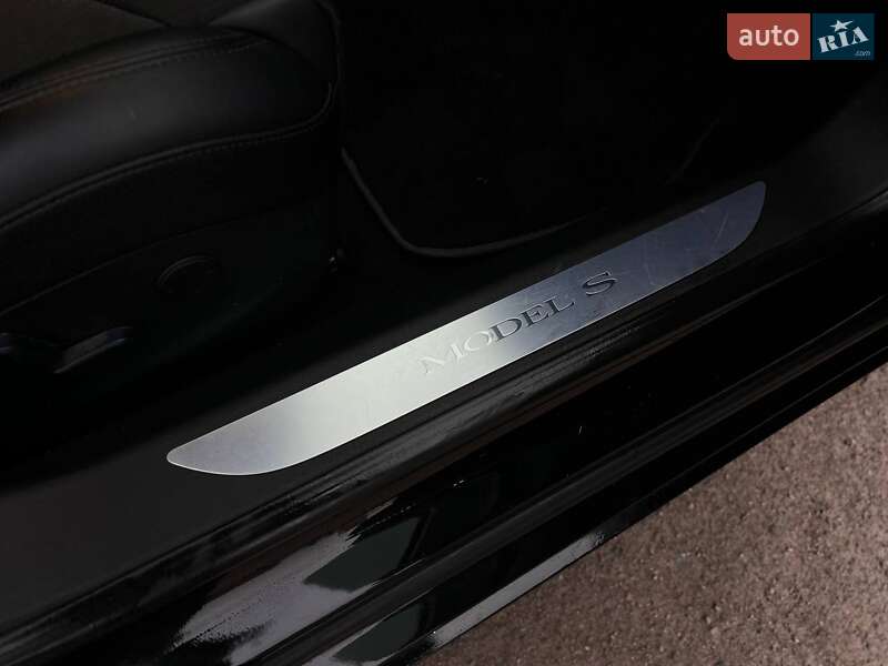 Лифтбек Tesla Model S 2017 в Нежине
