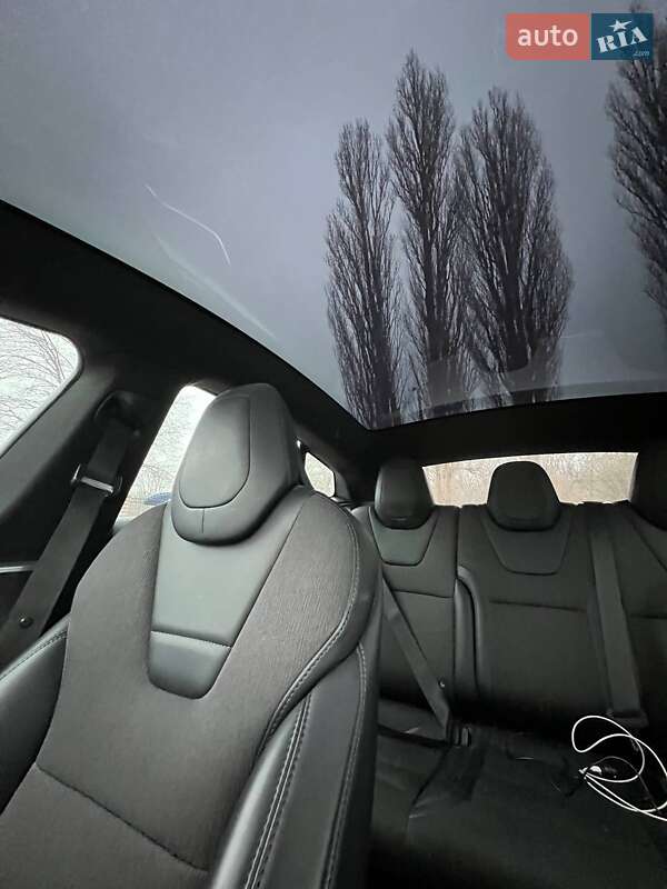 Лифтбек Tesla Model S 2017 в Нежине