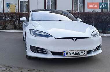 Лифтбек Tesla Model S 2016 в 