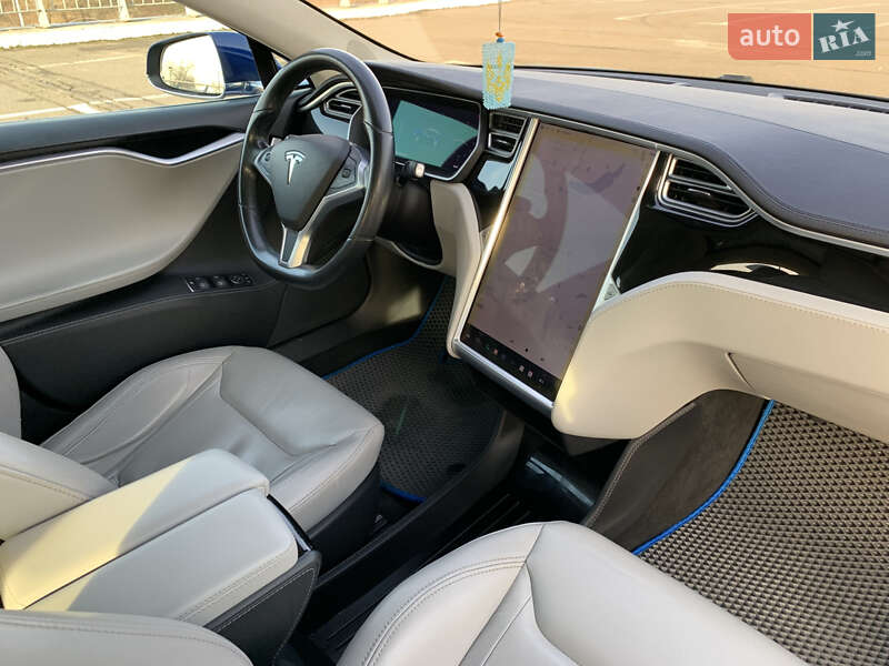 Ліфтбек Tesla Model S 2015 в Києві фото 11 Ліфтбек Tesla Model S 2015 в Києві