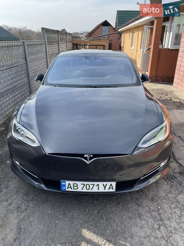Лифтбек Tesla Model S 2016 в 