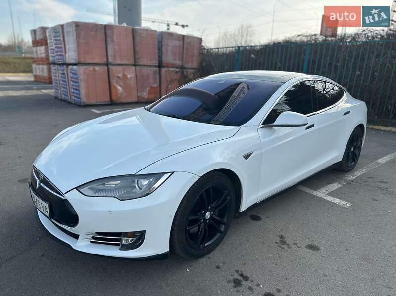 Tesla Model S 2016